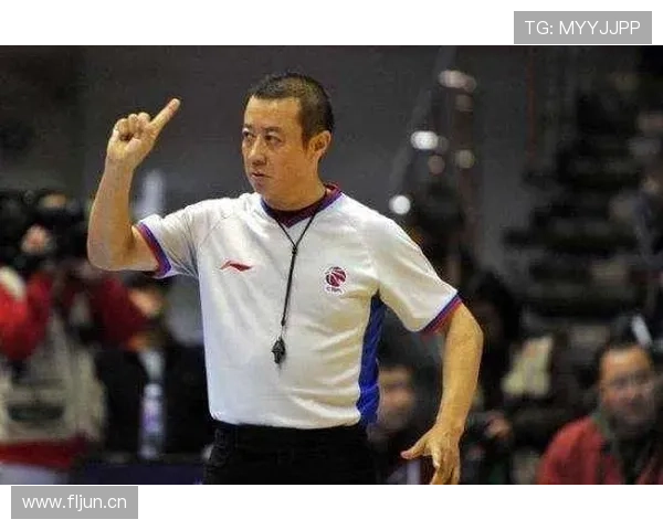 蒂姆·克鲁尔在英超联赛中的守门表现稳健，持续受到关注与称赞